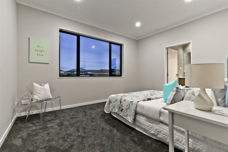 Photo of property in 7 Len Ireland Drive, Kumeu, 0810