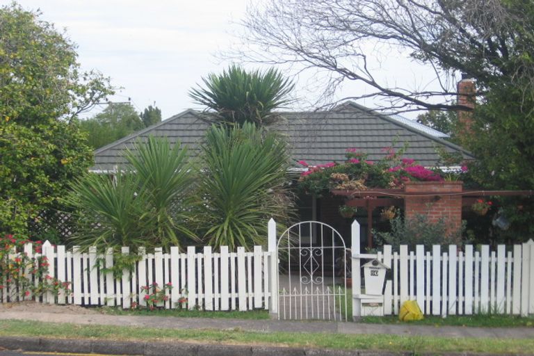 Photo of property in 80 Lynwood Road, New Lynn, Auckland, 0600