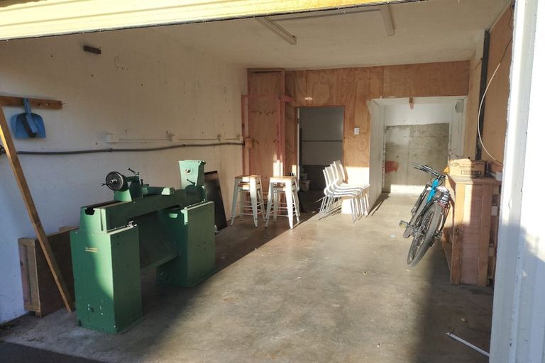 Photo of property in Melksham Towers, 901/131 Brougham Street, Mount Victoria, Wellington, 6011