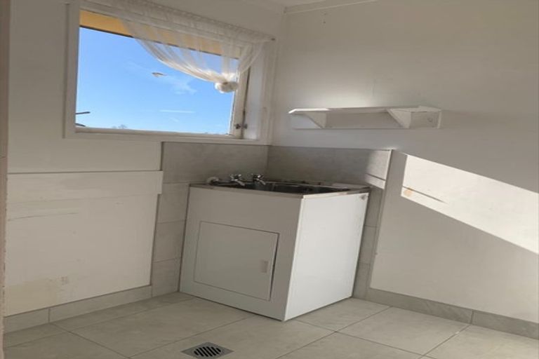 Photo of property in 24 Tamahere Drive, Glenfield, Auckland, 0629