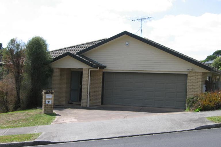 Photo of property in 17 Woodridge Avenue, Northcross, Auckland, 0630