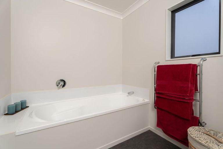 Photo of property in 49 Erlestoke Crescent, Churton Park, Wellington, 6037