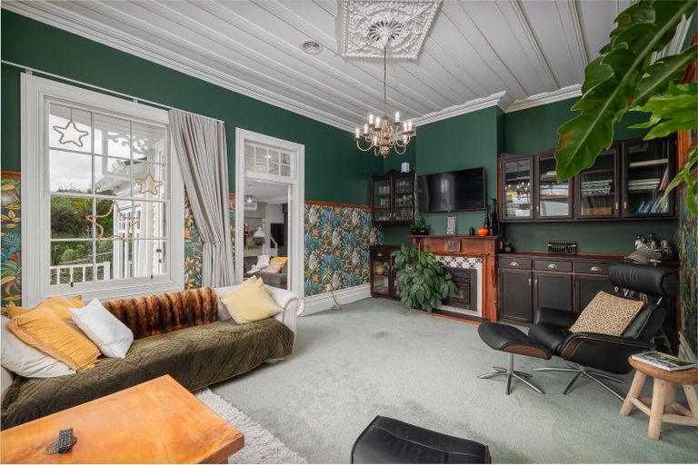 Photo of property in 9 Robertson Street, Russell, 0202