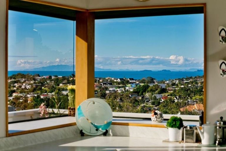 Photo of property in 2/112 Arran Road, Browns Bay, Auckland, 0630