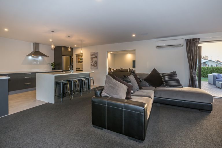 Photo of property in 41 Te Whenu Crescent, Marshland, Christchurch, 8083