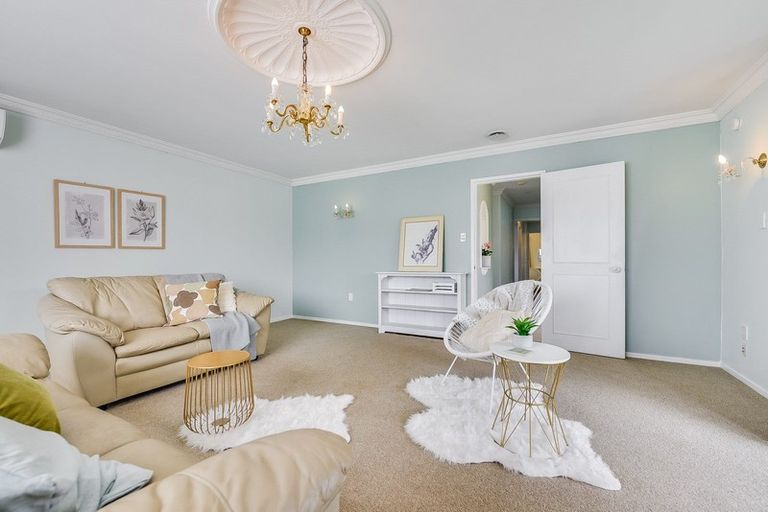 Photo of property in 11 Sandalwood Drive, Dinsdale, Hamilton, 3204