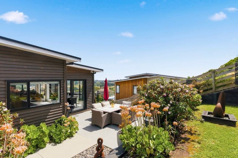 Photo of property in 11 Wilson Way, Waikanae, 5036