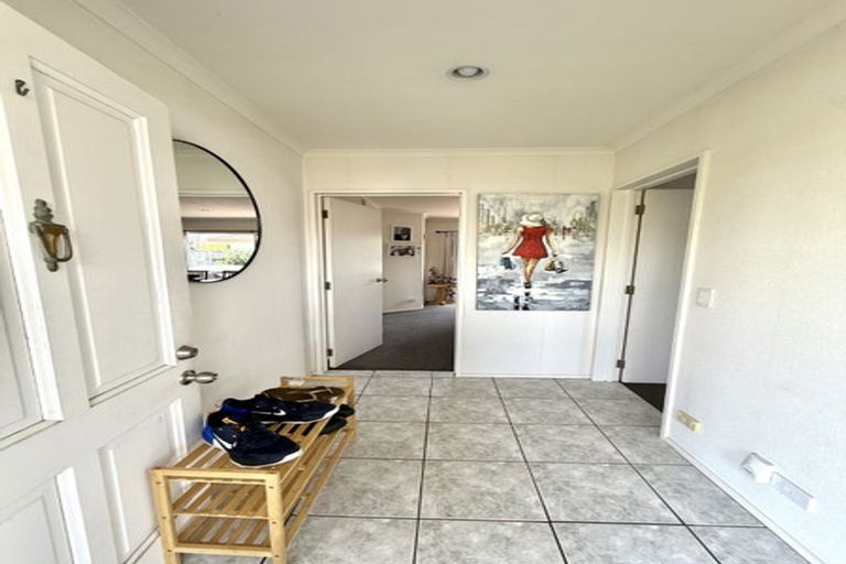 Photo of property in 1/11 Keswick Close, Northpark, Auckland, 2013