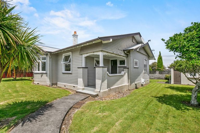 Photo of property in 14 Mangorei Road, Strandon, New Plymouth, 4312