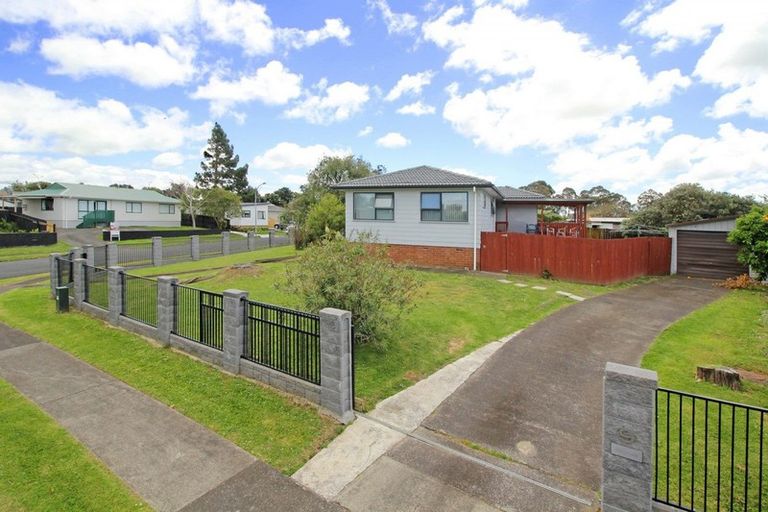 Photo of property in 9 Staverton Crescent, Mangere, Auckland, 2022