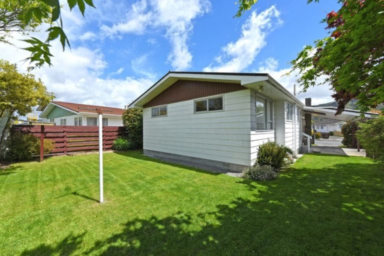 Photo of property in 30 Shanly Street, Brown Owl, Upper Hutt, 5018