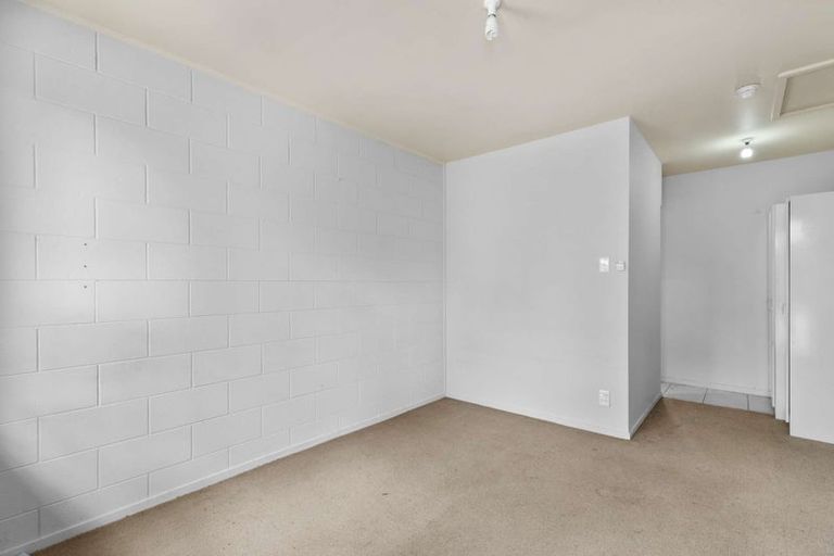 Photo of property in 1/41 Challen Close, Conifer Grove, Takanini, 2112