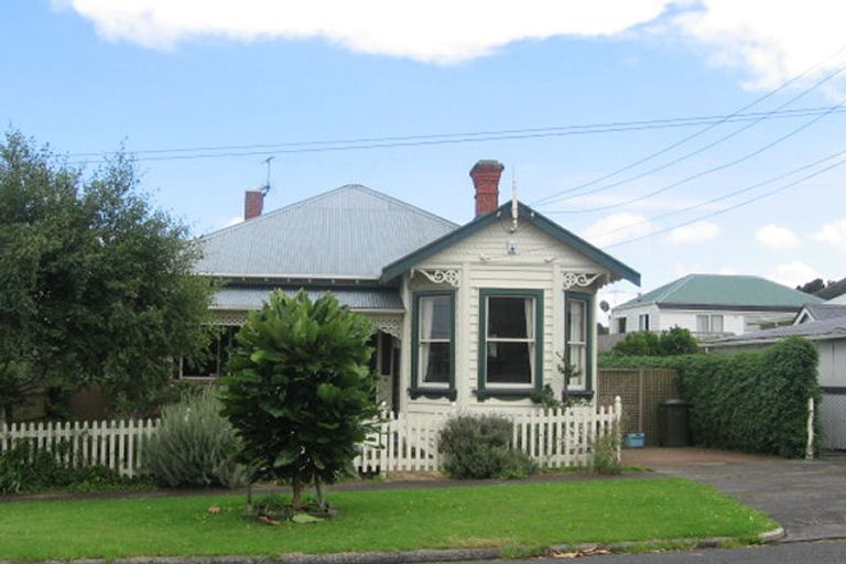 Photo of property in 60 Symonds Street, Onehunga, Auckland, 1061
