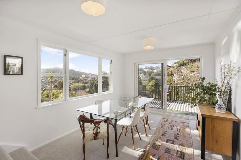 Photo of property in 10 Liddel Grove, Island Bay, Wellington, 6023