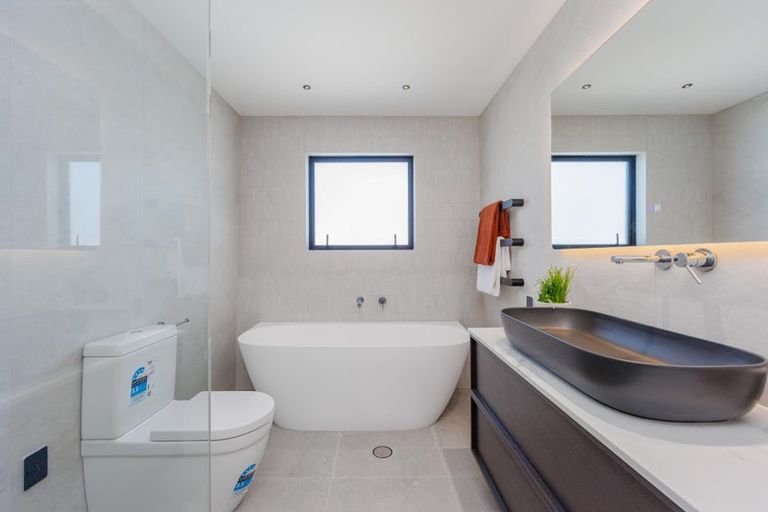 Photo of property in 160 Te Oneroa Way, Long Bay, Auckland, 0630