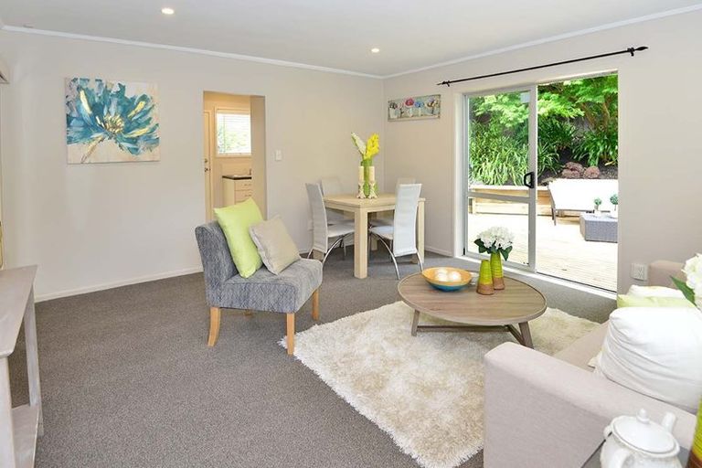 Photo of property in 1/19 Ayton Drive, Totara Vale, Auckland, 0629