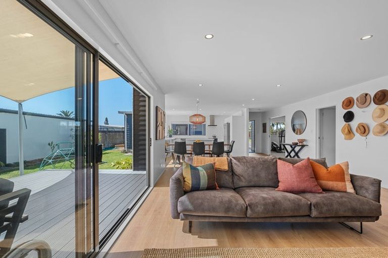 Photo of property in 130a Wairau Road, Oakura, 4314