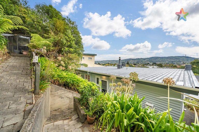 Photo of property in 27 Wyndrum Avenue, Waterloo, Lower Hutt, 5011