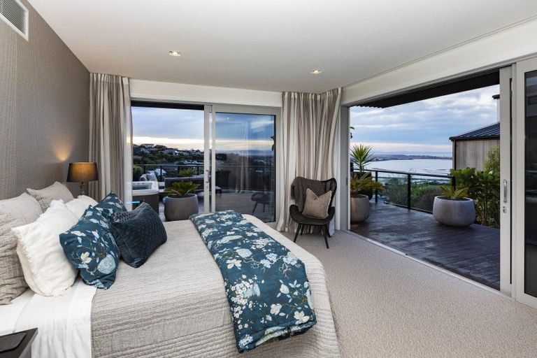 Photo of property in 15 Omeo Crescent, Redcliffs, Christchurch, 8081