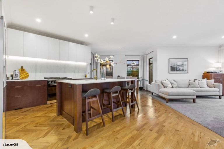 Photo of property in 11 Asola Place, Karaka, Papakura, 2113