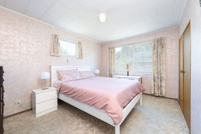 Photo of property in 19 Pankhurst Place, Sunnyvale, Auckland, 0612