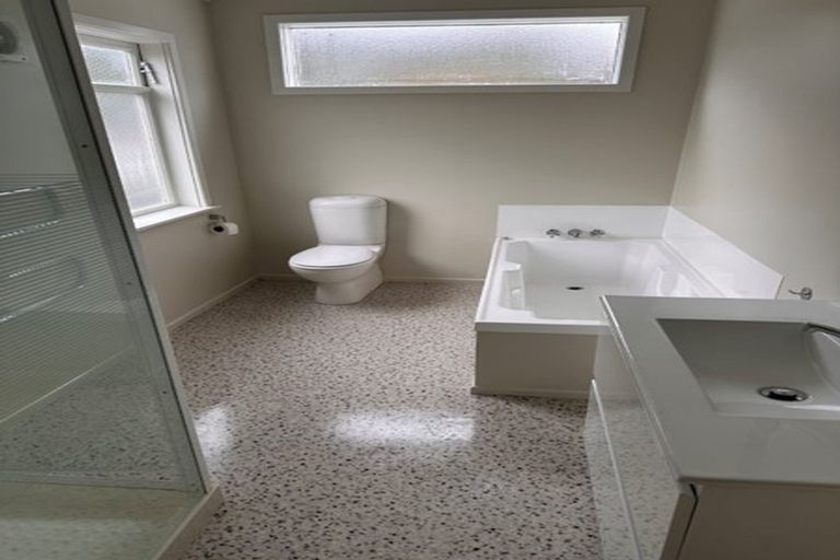 Photo of property in 15 Chamberlain Road, Karori, Wellington, 6012