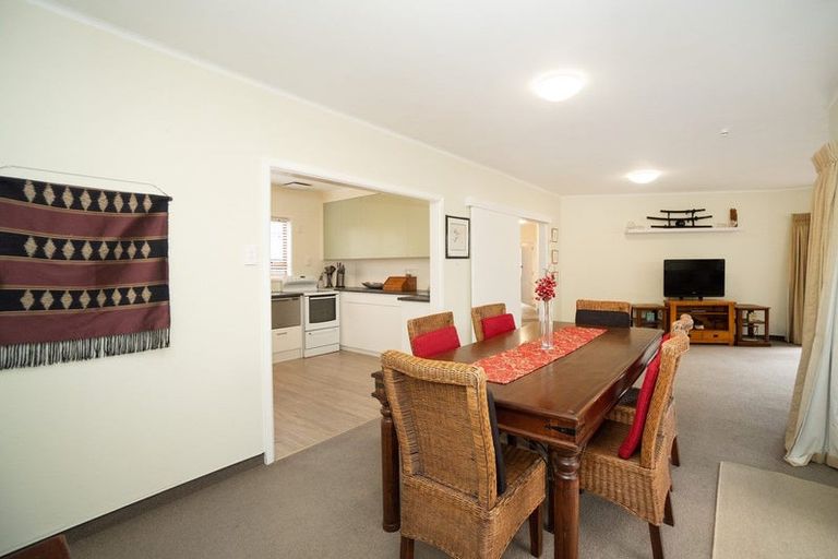 Photo of property in 15 Raglan Avenue, Cloverlea, Palmerston North, 4412