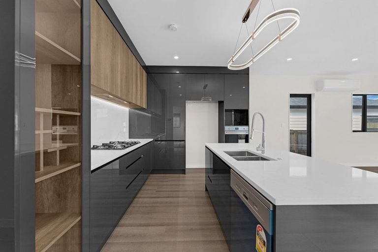 Photo of property in 31 Korowhiti Road, Clarks Beach, 2122