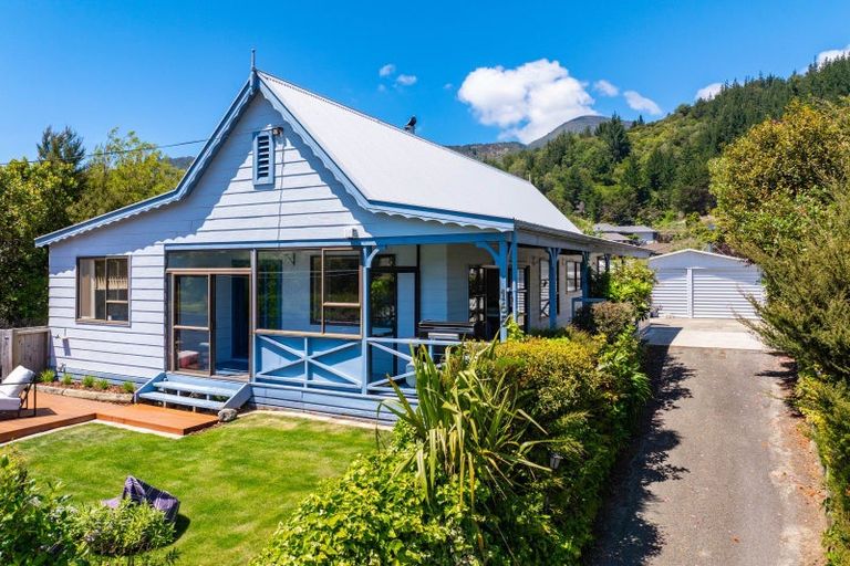 Photo of property in 168 Waikawa Road, Picton, 7220
