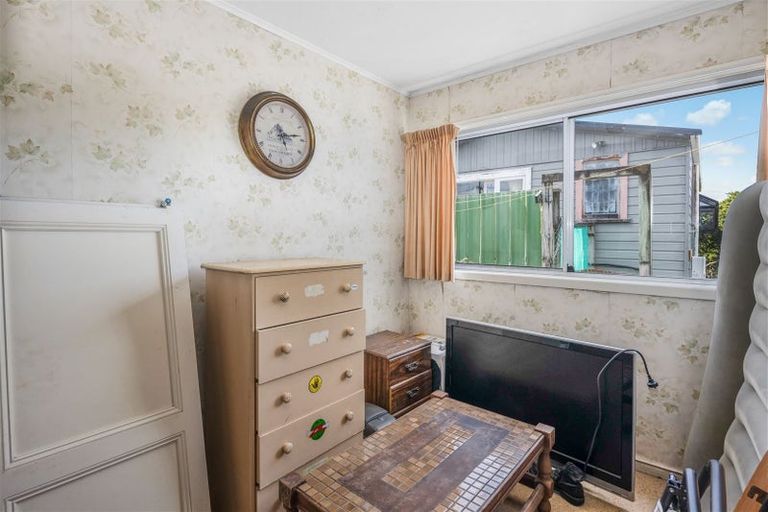 Photo of property in 21 Tarawera Road, Johnsonville, Wellington, 6037