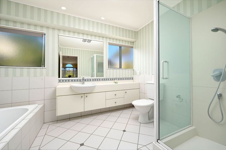 Photo of property in 2/2 Hobie Court, West Harbour, Auckland, 0618