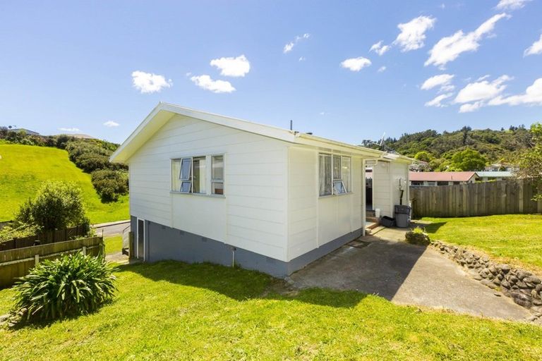 Photo of property in 51 Blueberry Grove, Timberlea, Upper Hutt, 5018