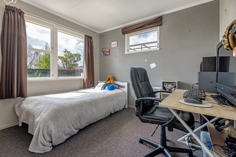 Photo of property in 22 Rhodes Drive, Kelvin Grove, Palmerston North, 4414