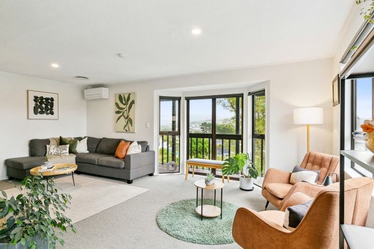 Photo of property in 11 Mandeville Crescent, Grenada Village, Wellington, 6037