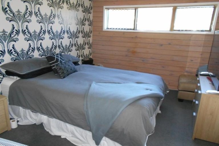 Photo of property in 37 Guadeloupe Crescent, Grenada Village, Wellington, 6037