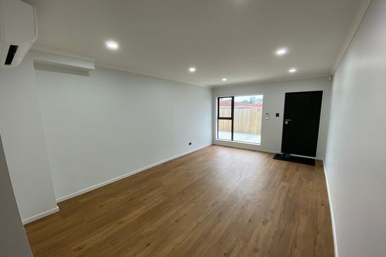Photo of property in 2/72 Howe Street, Howick, Auckland, 2014