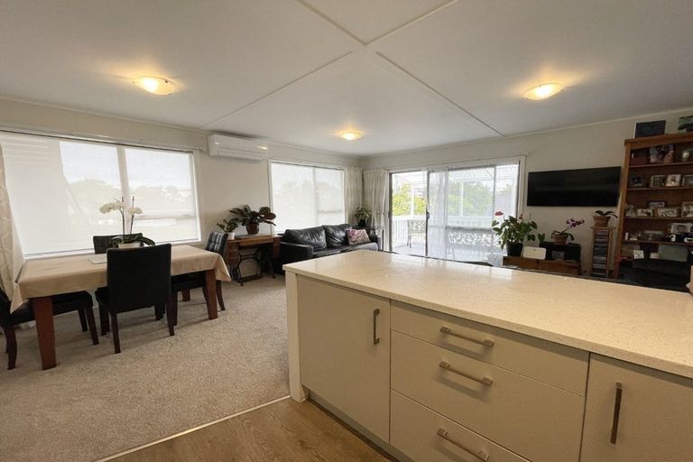 Photo of property in 1/3 Leith Way, Rothesay Bay, Auckland, 0630