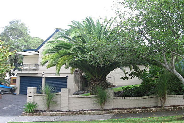Photo of property in 21 Holyoake Place, Chatswood, Auckland, 0626