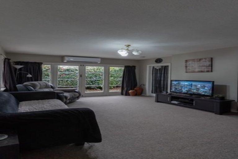 Photo of property in 32 Charlcott Street, Burnside, Christchurch, 8053