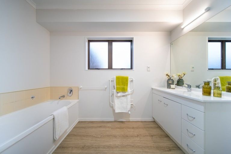 Photo of property in 8 Lamia Place, The Gardens, Auckland, 2105