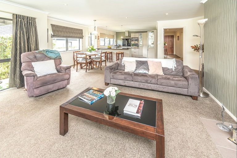 Photo of property in Caversham Park, 2/33 Caversham Road, Westmere, Whanganui, 4501