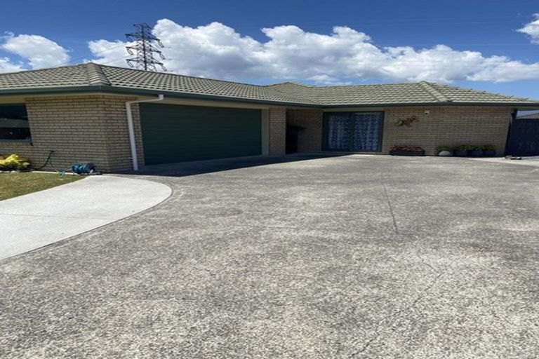 Photo of property in 12 Percy Kinsman Crescent, Riverstone Terraces, Upper Hutt, 5018