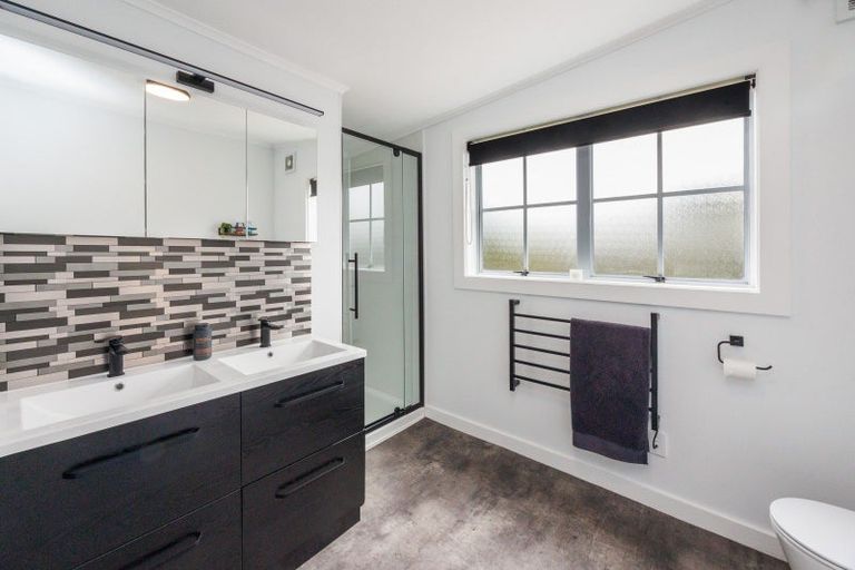 Photo of property in 5 Daniell Street, Bulls, 4818