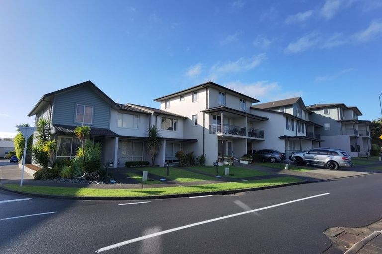 Photo of property in 15 Opito Way, East Tamaki, Auckland, 2013