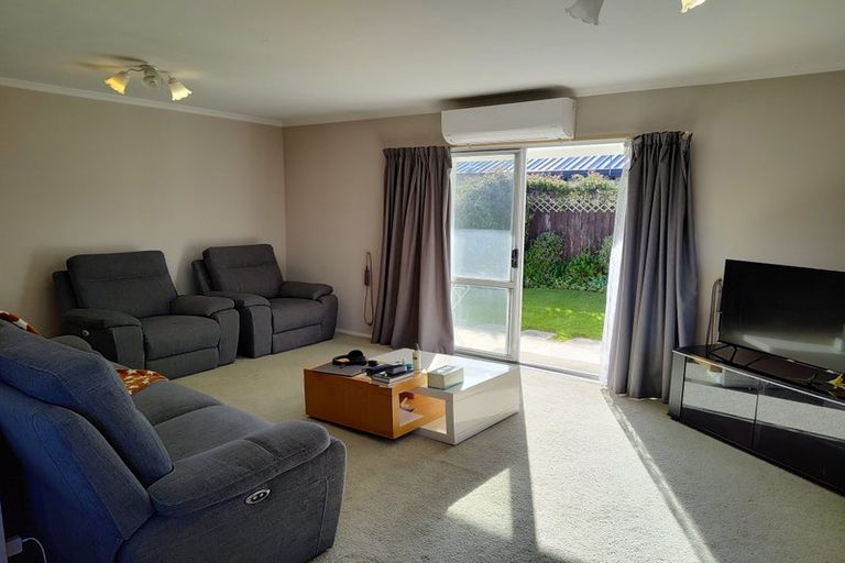 Photo of property in 21 Honeysuckle Place, Northcote, Christchurch, 8052