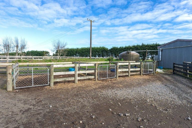 Photo of property in 593 Waikawa Beach Road, Waikawa Beach, Levin, 5573