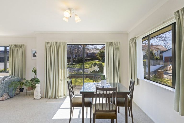 Photo of property in 2/16 Sandel Rise, Merrilands, New Plymouth, 4312