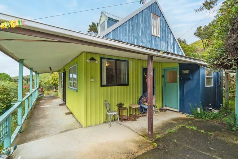 Photo of property in 22 Whangaimoana Beach Road, Whangaimoana, Featherston, 5772