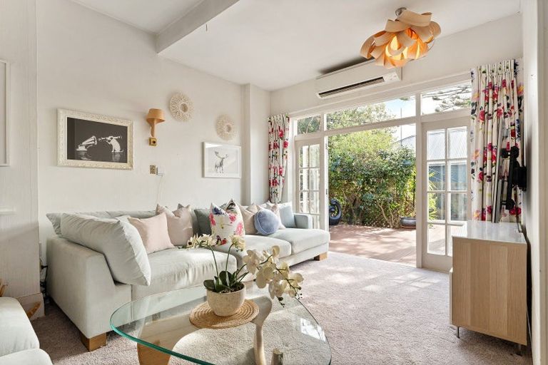 Photo of property in 20 Hargest Crescent, Saint Kilda, Dunedin, 9012