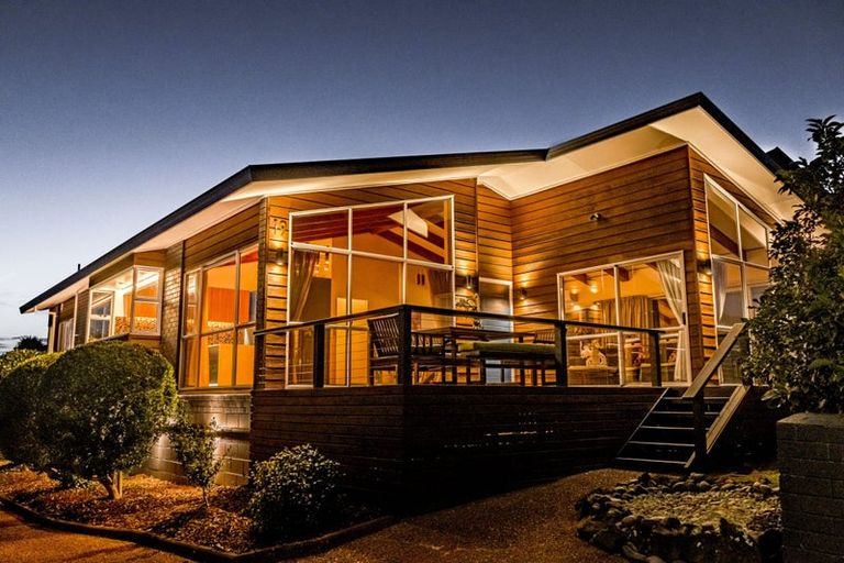 Photo of property in 19 Westpark Drive, West Harbour, Auckland, 0618